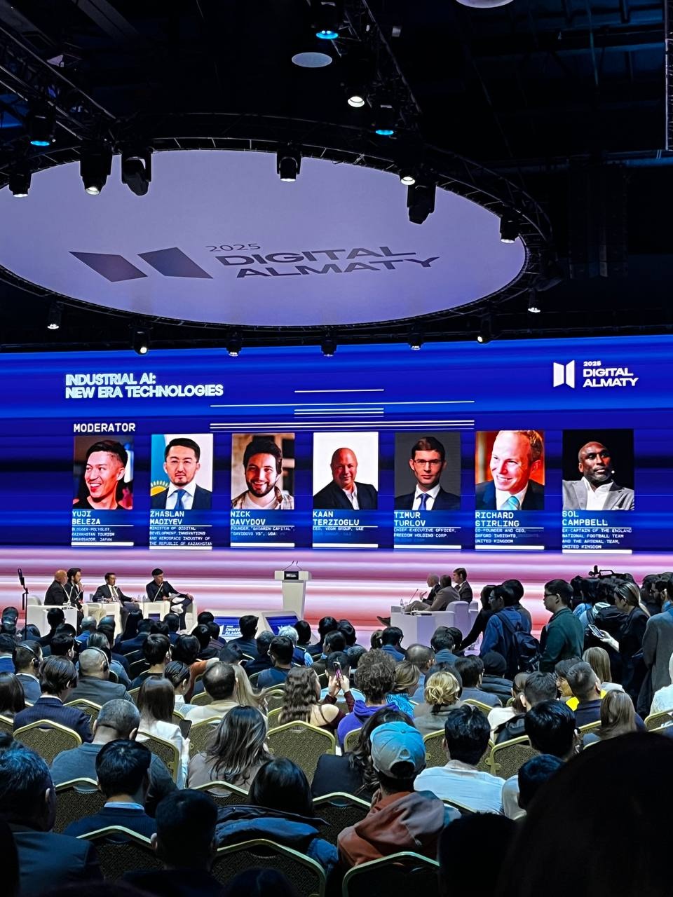 Panel dyskusyjny podczas Digital Almaty 2025