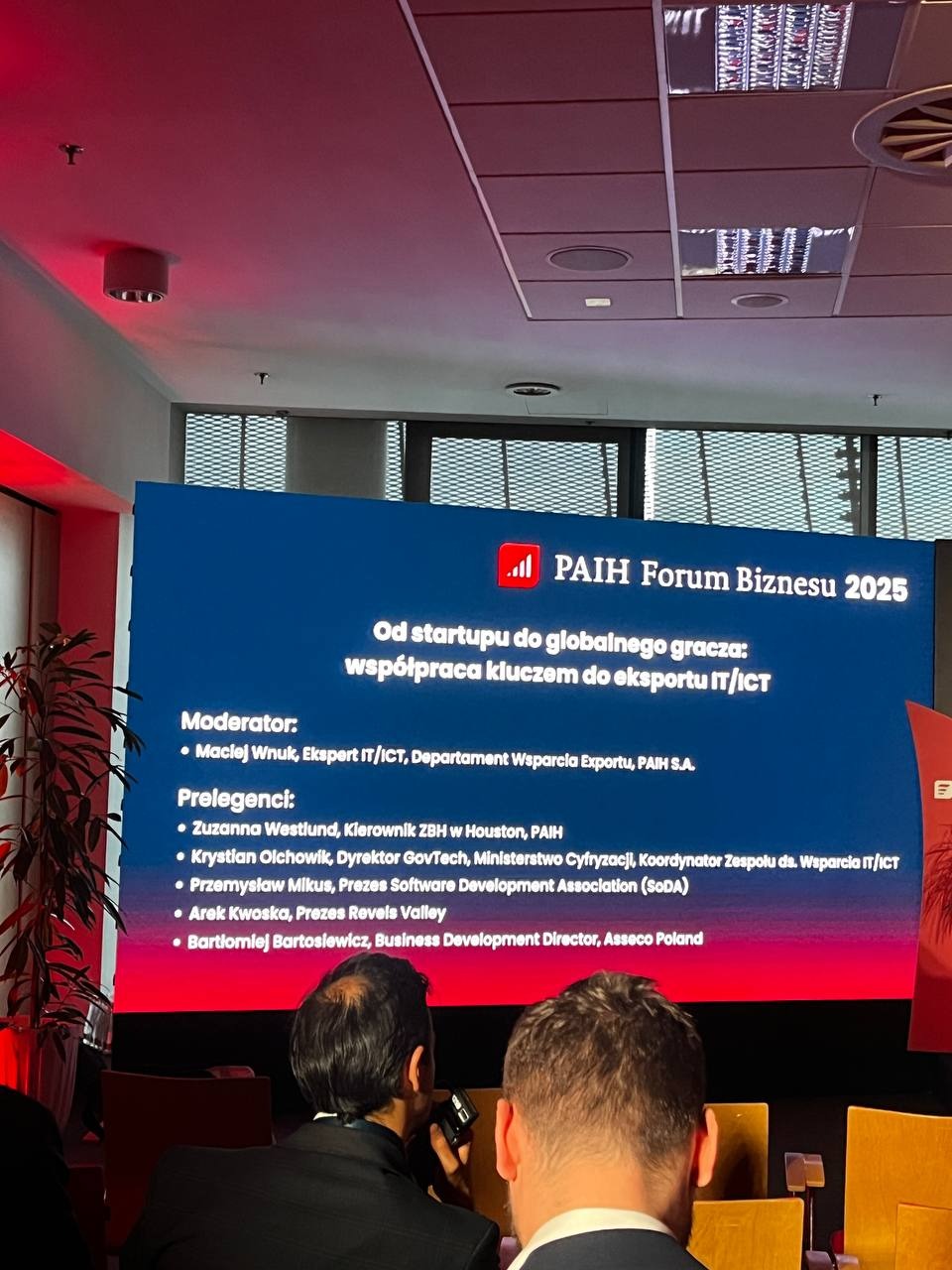 Presentation slide displayed at PAIH Business Forum 2025