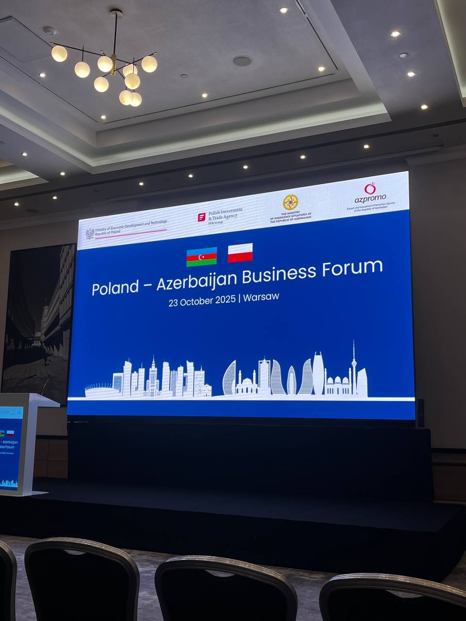 Large screen displaying the Poland–Azerbaijan Business Forum 2025 event title.